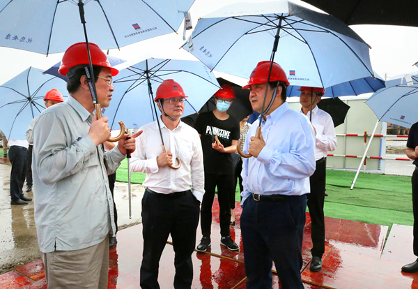 省人大常委会党组副书记、副主任李卫宁(右一)调研浙能乐清电厂三期项目。 楼玮瑶 摄.jpg 省人大常委会党组副书记、副主任李卫宁(右一)调研浙能乐清电厂三期项目。 楼玮瑶 摄.jpg