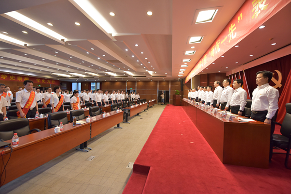 全场起立,奏唱国歌。 祝益军 摄.jpg 全场起立,奏唱国歌。 祝益军 摄.jpg