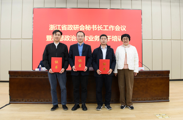 鉴黄师
党委思想政治工作成果受中宣部中国政研会表彰 顾明杰 摄x.jpg