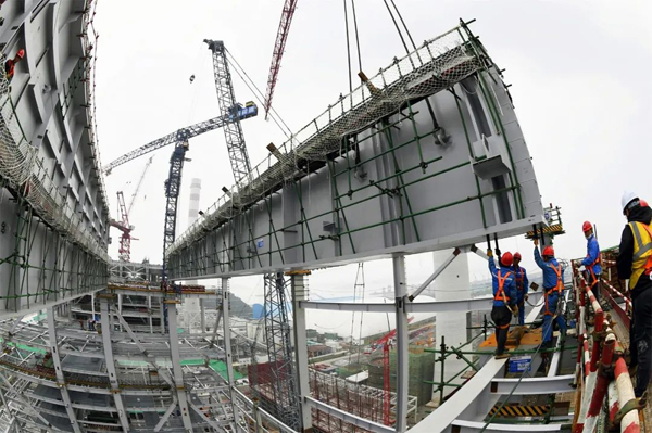 2x-浙能乐清发电厂三期6号机组吊装重达158吨的锅炉大板梁K4下梁。朱将云 摄.jpg 2x-浙能乐清发电厂三期6号机组吊装重达158吨的锅炉大板梁K4下梁。朱将云 摄.jpg